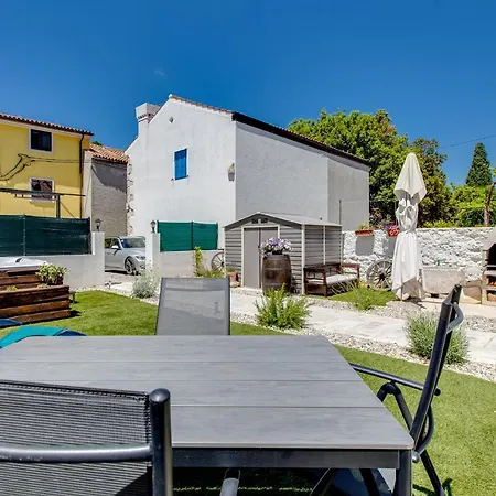 Apartments Mikulin Family Punat Exterior photo