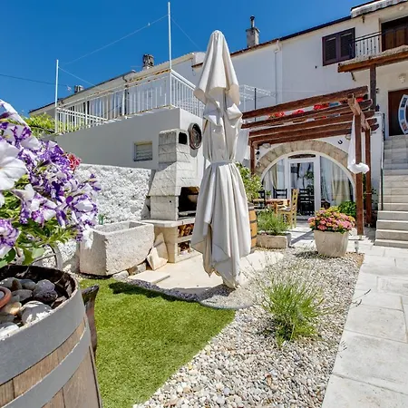 Apartments Mikulin Family Punat Exterior photo