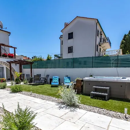 Apartments Mikulin Family Punat Exterior photo